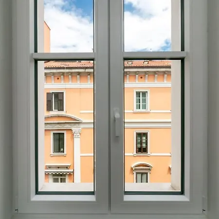 Apartment ~ Cozy ~ Center Train Station Trieste