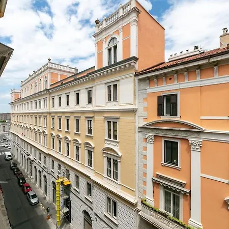 ~ Cozy ~ Center Train Station Apartment Trieste