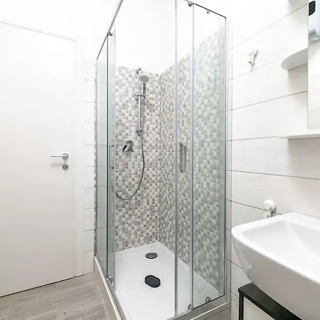 ~ Cozy ~ Center Train Station Apartment *