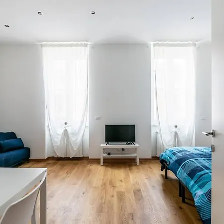 ~ Cozy ~ Center Train Station Apartment