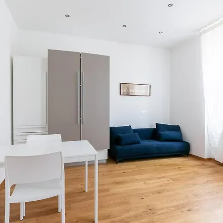 ~ Cozy ~ Center Train Station Apartment Trieste