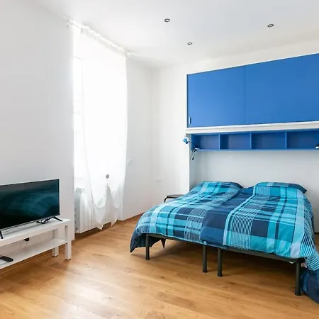 ~ Cozy ~ Center Train Station Apartment